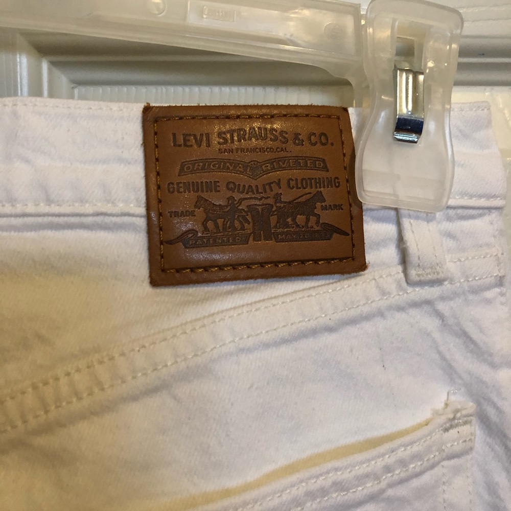 Ribcage Levi jeans in white
